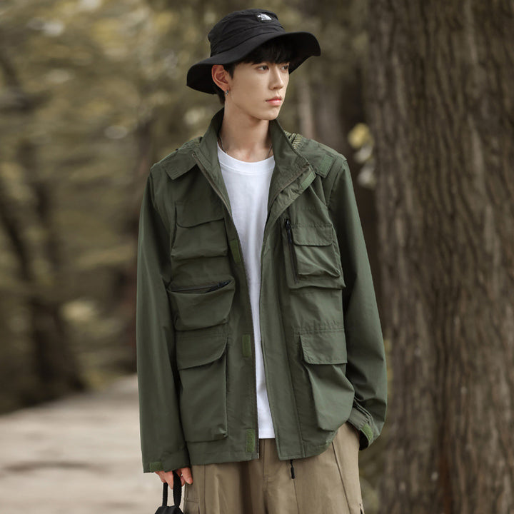 Herren leichte Multifunktions-Fieldjacke mit zahlreichen Utility‑Taschen und Belüftungsdetails Echoarchiv