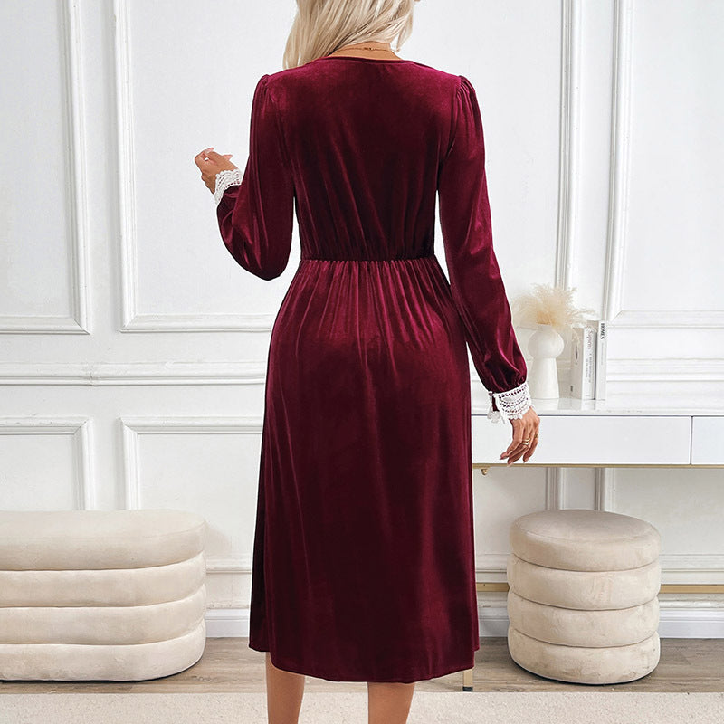 Damen Elegantes Samtkleid mit Spitzenakzenten und Knopfdetails Echo Archiv
