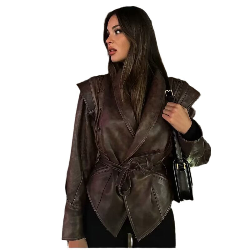 Damen taillierter Kunstleder-Blazer mit Schalkragen, Schnürdetails an der Schulter und Bindegürtel – Célinea