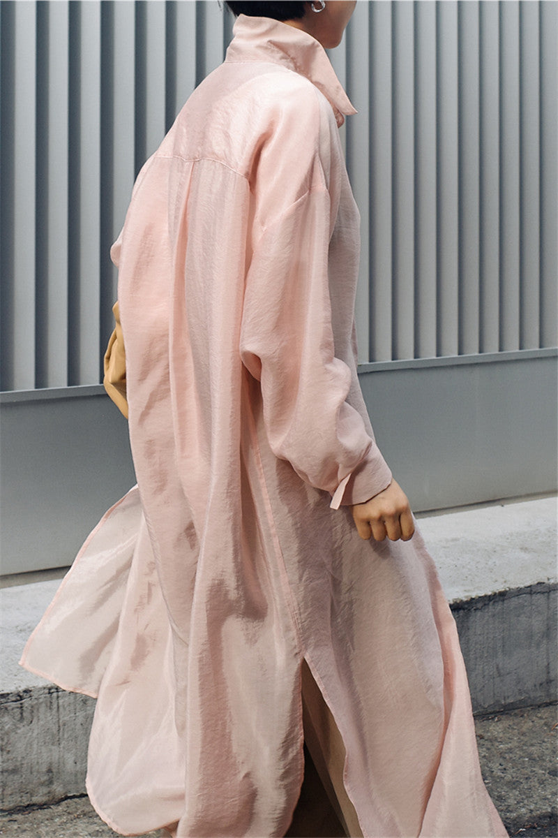 Damen Langer Satin‑Effekt Duster mit Stehkragen, Oversize‑Schnitt und tiefen Seitenschlitzen – Montévia