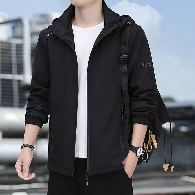 Herren leichte Softshell-Kapuzenjacke mit winddichter Membran, Reißverschluss‑Taschen und elastischen Bündchen Echoarchiv