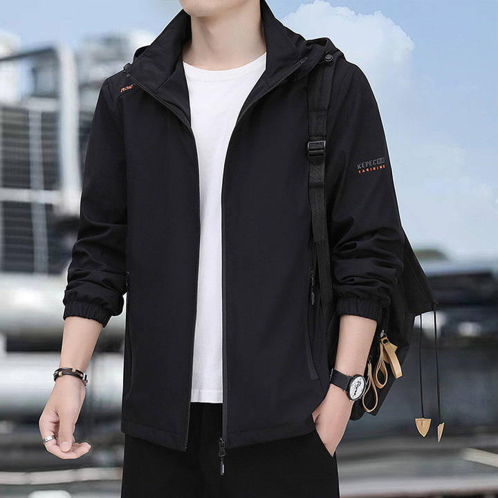 Herren leichte Softshell-Kapuzenjacke mit winddichter Membran, Reißverschluss‑Taschen und elastischen Bündchen Echoarchiv