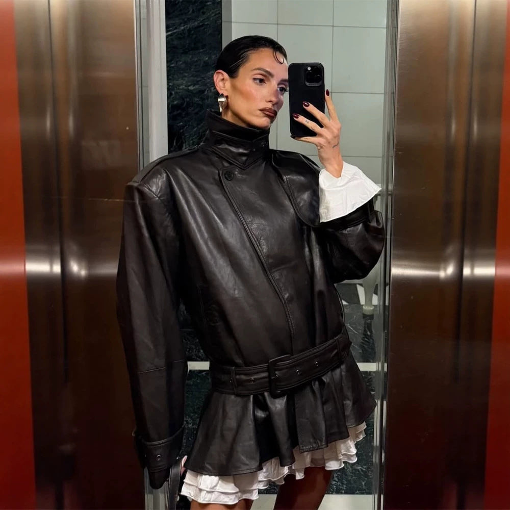 Damen Oversize-Lederjacke mit taillierendem Bindegürtel und Volant-Saum Echoarchiv