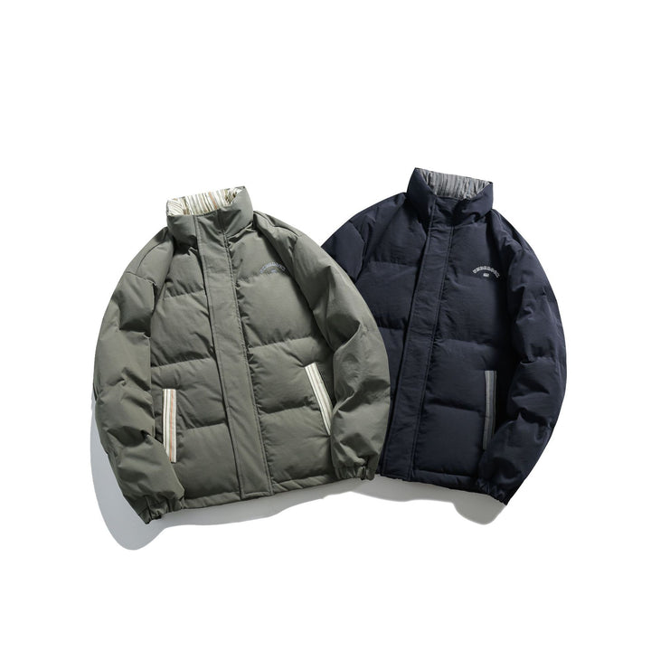 Unisex Kurz geschnittene wattierte Pufferjacke mit hohem Stehkragen und gestreiften Taschenblenden Echoarchiv