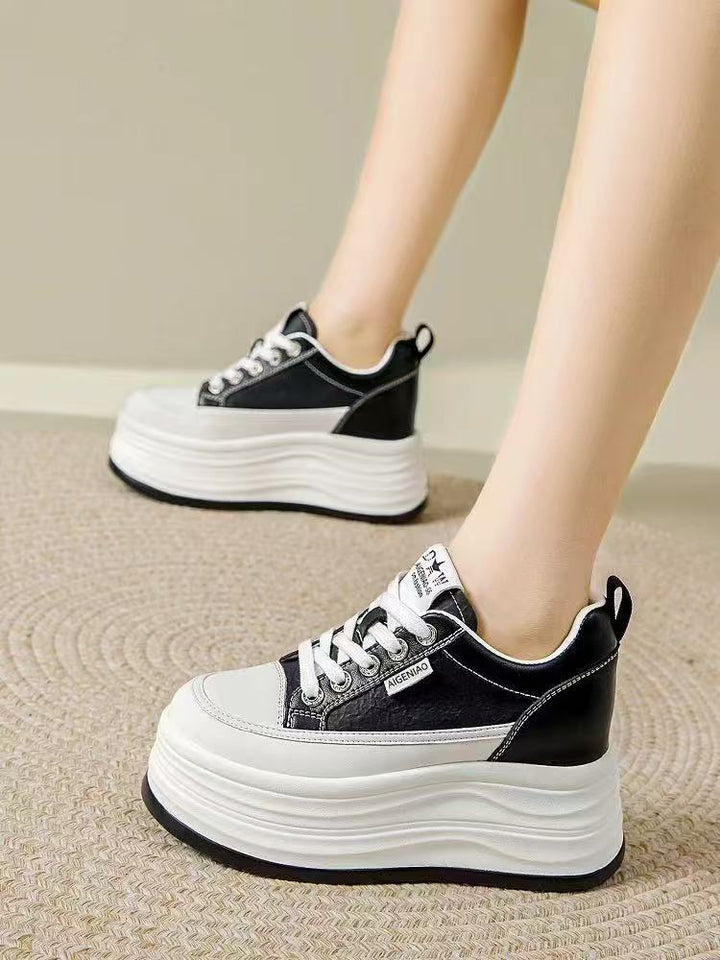 Damen Plateau Sneaker mit eleganter Silhouette und dämpfender Sohle Echo Archiv