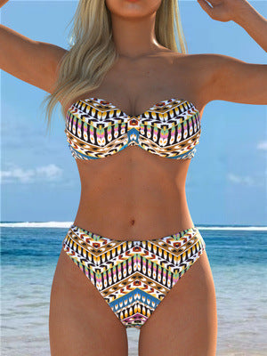 Damen Bandeau-Bikini mit stylischem Ethno-Muster und hohem Taillenschnitt Echo Archiv