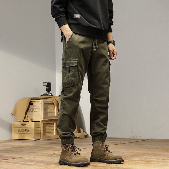 Herren Tapered Cargo-Jogger aus robustem Twill mit Tunnelzugbund, aufgesetzten Klappentaschen und gerippten Knöcheln Echo Archiv