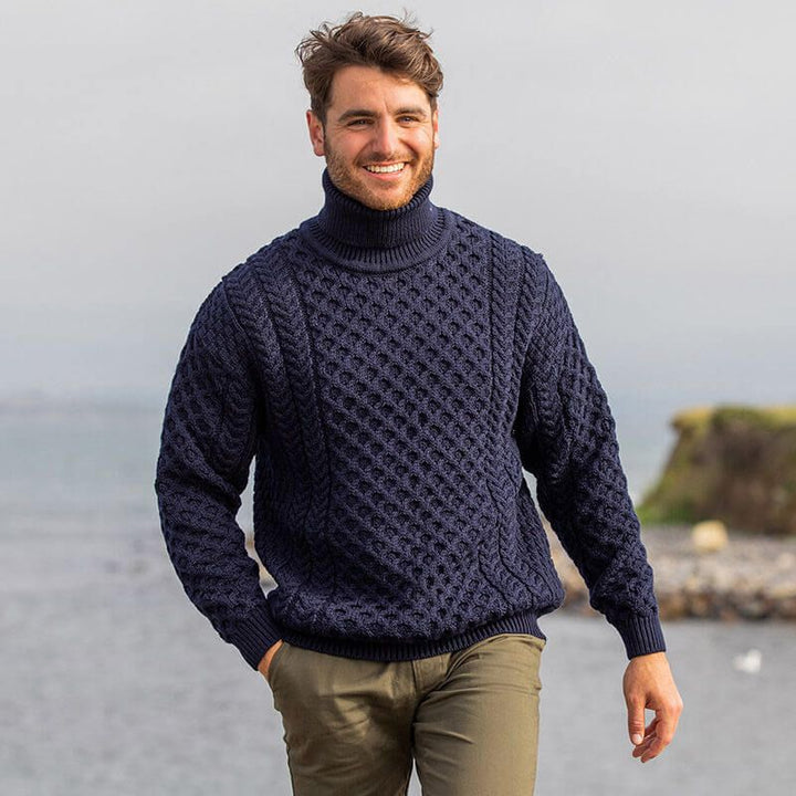 Herren Strickpullover mit hohem Kragen und strukturiertem Muster Echoarchiv