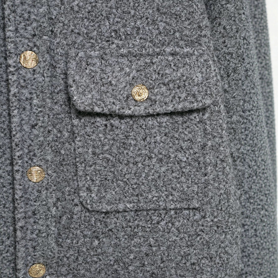 Damen Bouclé Cropped Jacke mit Goldknöpfen und aufgesetzten Pattentaschen Echoarchiv