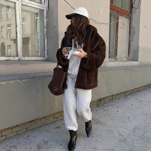 Damen Boxy-Kurzmantel aus veganem Fauxfur mit Kapuze, verdecktem Reißverschluss & lässiger Silhouette Echoarchiv