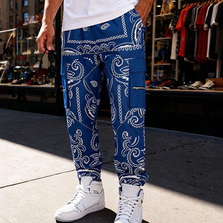 Herren Cargo-Jogginghose im Bandana-Print mit Cargo-Taschen & elastischem Bund – Bravaro
