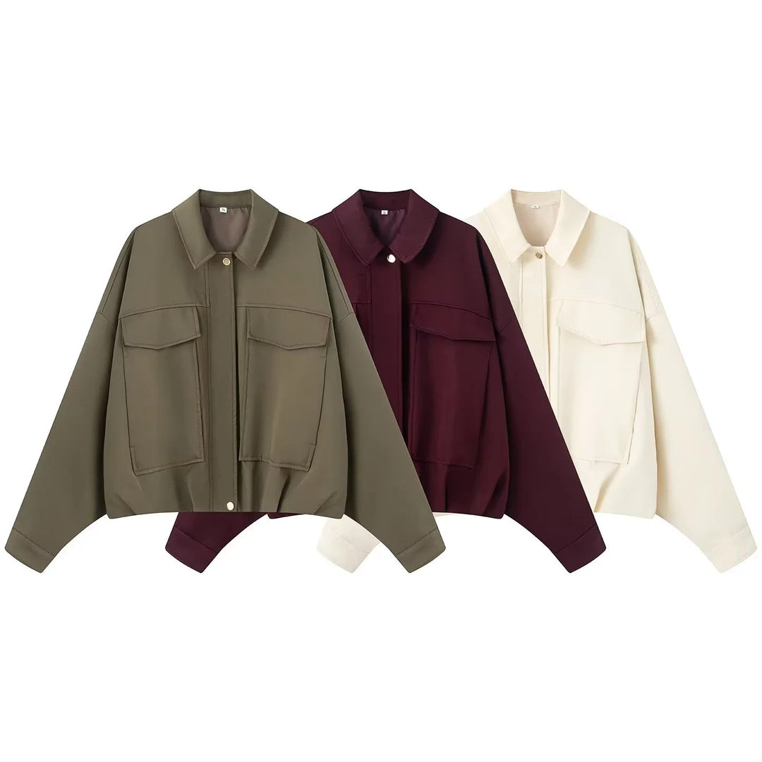 Damen cropped Overshirt-Jacke mit überlanger Ärmelpartie, großen Pattentaschen und verdeckter Druckknopfleiste – Célinea