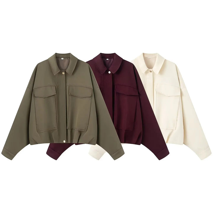 Damen cropped Overshirt-Jacke mit überlanger Ärmelpartie, großen Pattentaschen und verdeckter Druckknopfleiste – Célinea