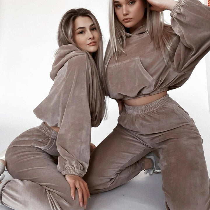 Damen Samt-Cropped-Loungewear-Set mit Kapuzenpullover und elastischer High-Waist-Jogginghose – Auréline