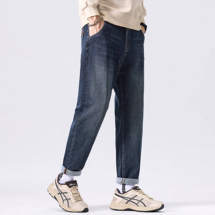 Herren Konisch geschnittene Freizeit-Jeans mit mittlerer Leibhöhe und dezenter Used-Waschung Echoarchiv