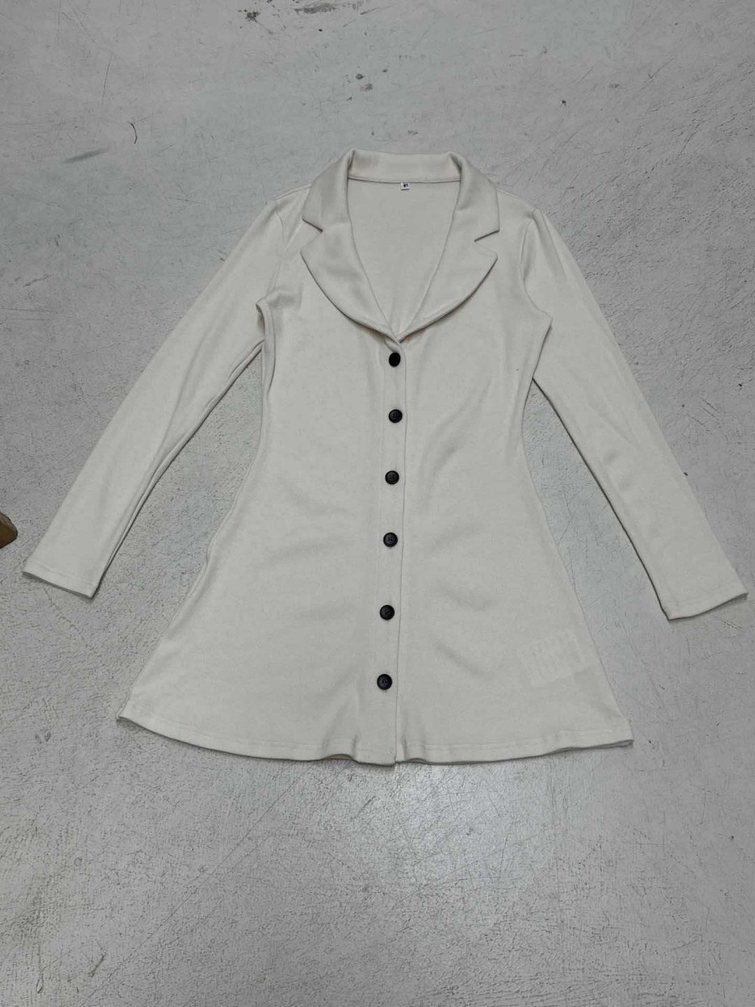 Damen Langstrick-Knopfcardigan mit Reverskragen und ausgestelltem Saum – Veloura