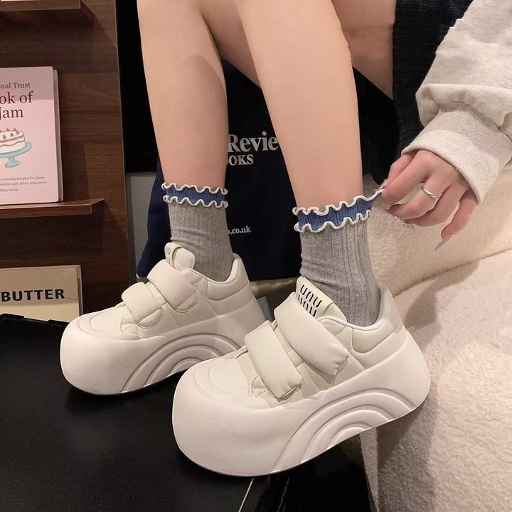 Damen Plateausneaker mit praktischen Klettverschlüssen und ergonomischer Sohle Echo Archiv