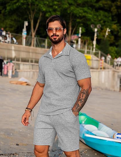Herren Freizeitset mit passendem Kurzarmhemd und Shorts Echoarchiv