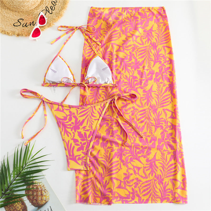 Damen Bikini mit floralem Muster und eleganter Strandumhüllung Echo Archiv