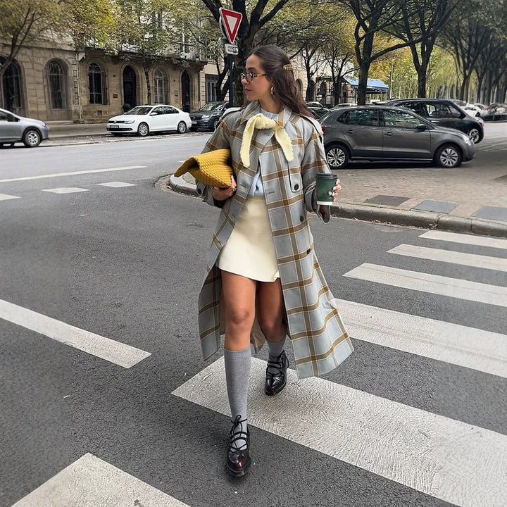 Damen langer kariierter Mantel im Trenchcoat-Stil mit doppelter Knopfleiste Echoarchiv