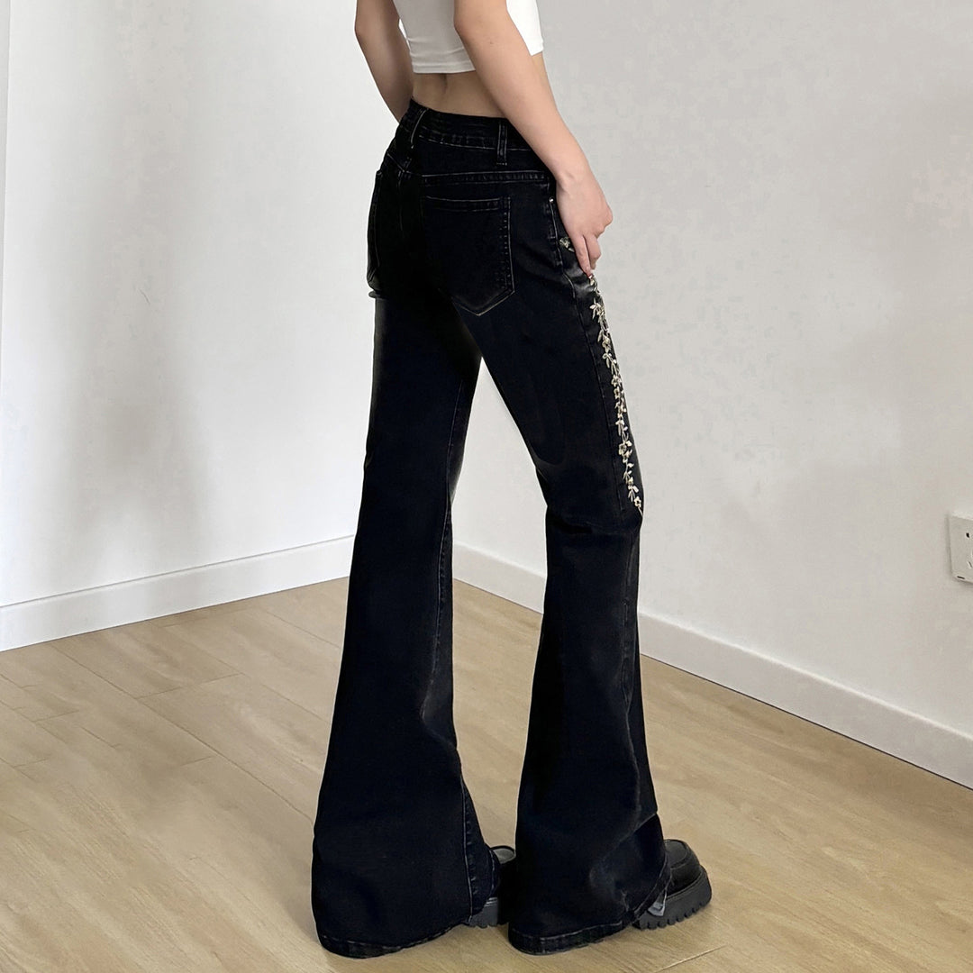 Damen hochtaillierte Schlagjeans mit floraler Stickerei und verwaschenem Look Echo Archiv