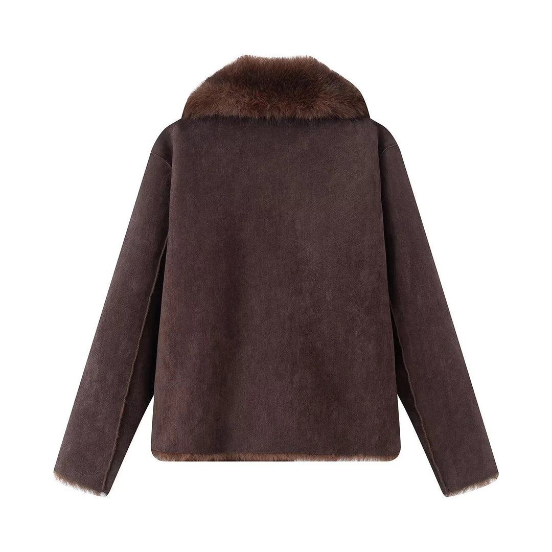 Damen kurze Lammfelloptik-Jacke mit voluminösem Schalkragen und verdeckter Knopfleiste – Célinea