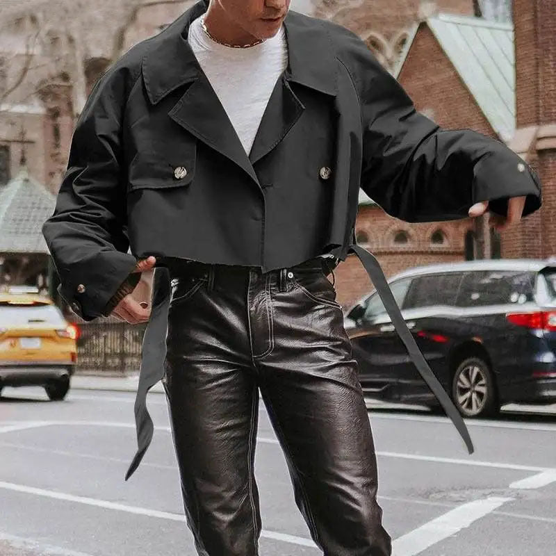 Damen Kurze Jacke mit doppelter Knopfleiste und bindbarem Saum Echoarchiv