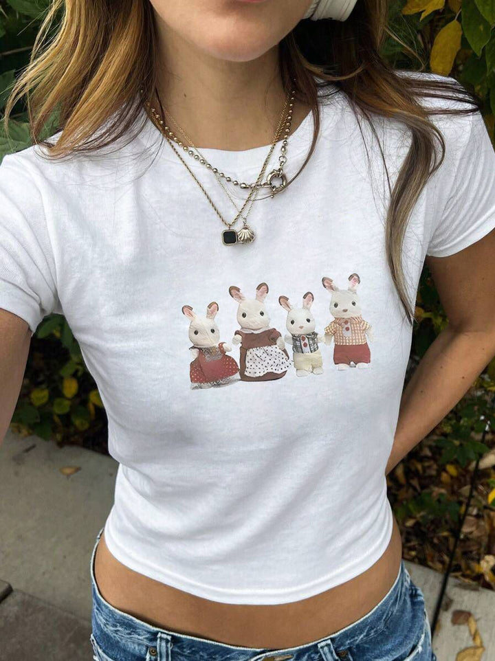 Damen T-Shirt mit künstlerischem Statement-Print und figurbetontem Schnitt Echo Archiv