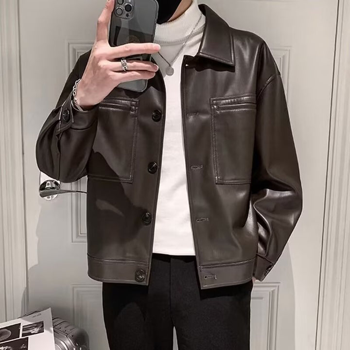 Herren Boxy Overshirt aus Lederoptik mit Hemdkragen und aufgesetzten Brusttaschen Echoarchiv