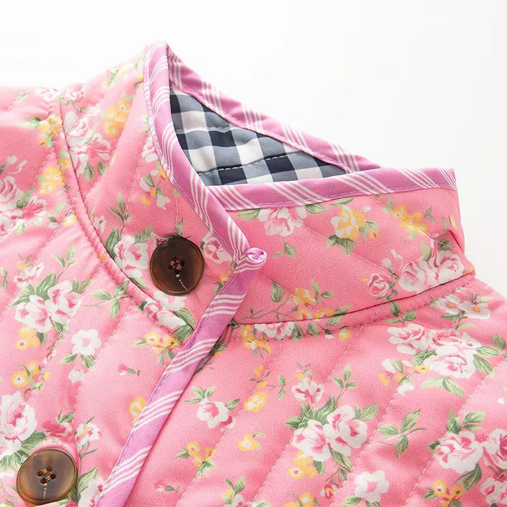 Damen gesteppte Patchwork-Quiltjacke mit Stehkragen, großen Zierknöpfen und aufgesetzten Taschen – Célinea