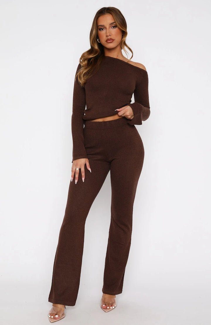 Damen Zweiteiliges Strick-Loungewear-Set mit Carmen‑Ausschnitt und weitem High‑Waist‑Hosenbein – Élanora
