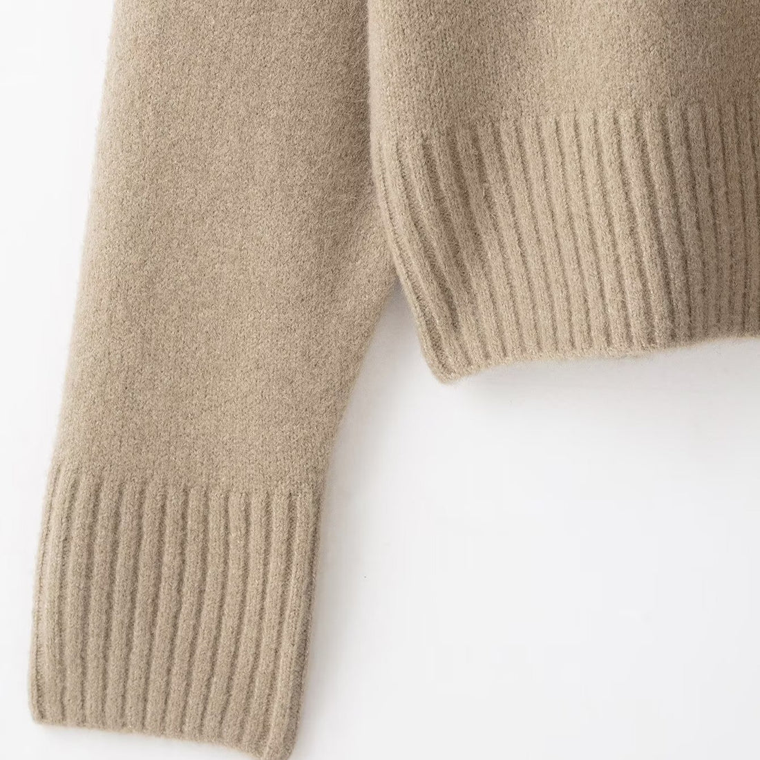 Damen Feiner Oversize-Strickpullover mit Rundhalsausschnitt, überschnittenen Schultern und extra langen Rippbündchen Echoarchiv