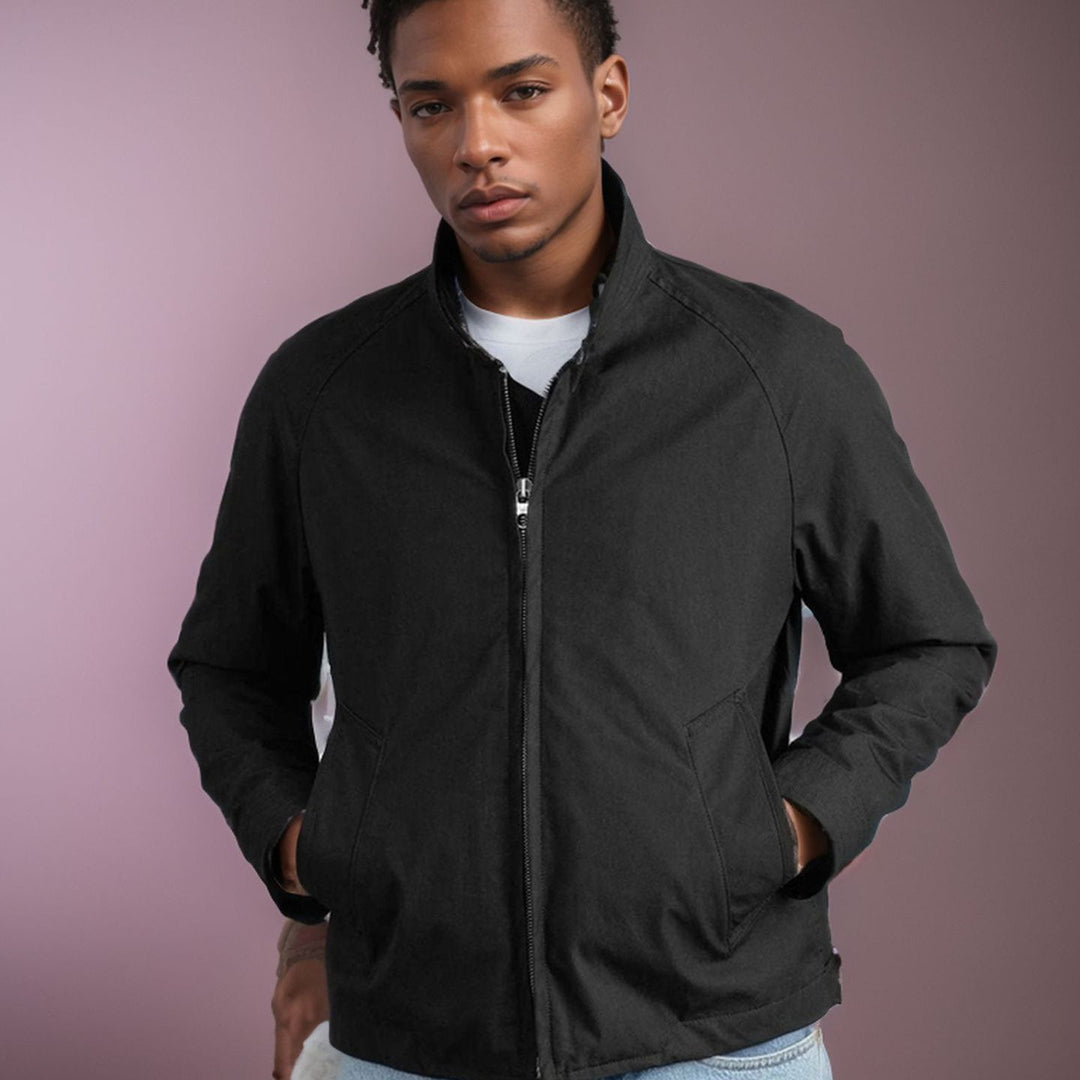 Herren elegante Steppjacke mit hohem Kragen und praktischen Taschen Echoarchiv