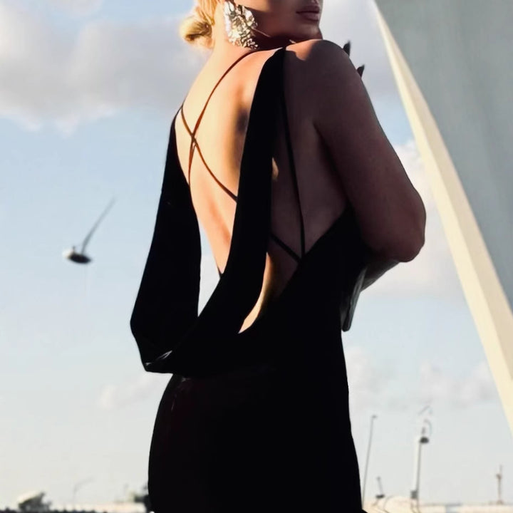 Damen Figurbetontes Abendkleid mit einzigartiger Blütenapplikation Echo Archiv