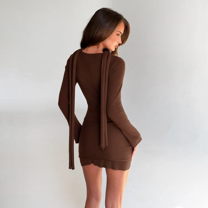 Damen nan figurbetontes Rippenstrick-Minikleid mit Knotendetail, integrierter Schlaufe und Halstuch Echo Archiv