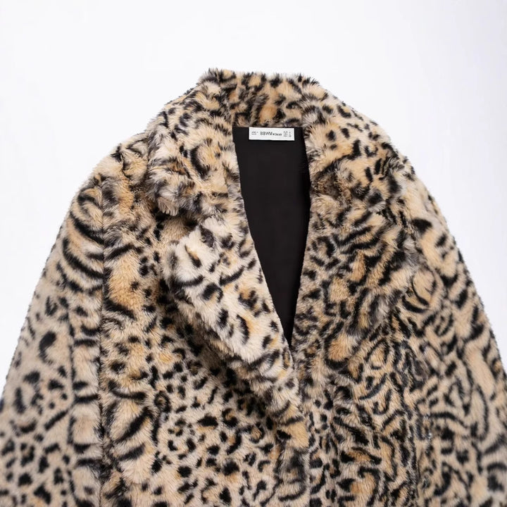 Damen oversized Kunstfellmantel mit Leopardenmuster, voluminösem Schalkragen und praktischen Eingrifftaschen – Montévia