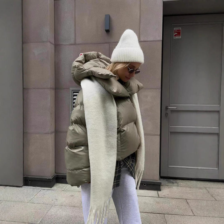 Damen oversized Daunenjacke mit hohem Kragen und voluminösen Ärmeln Echoarchiv
