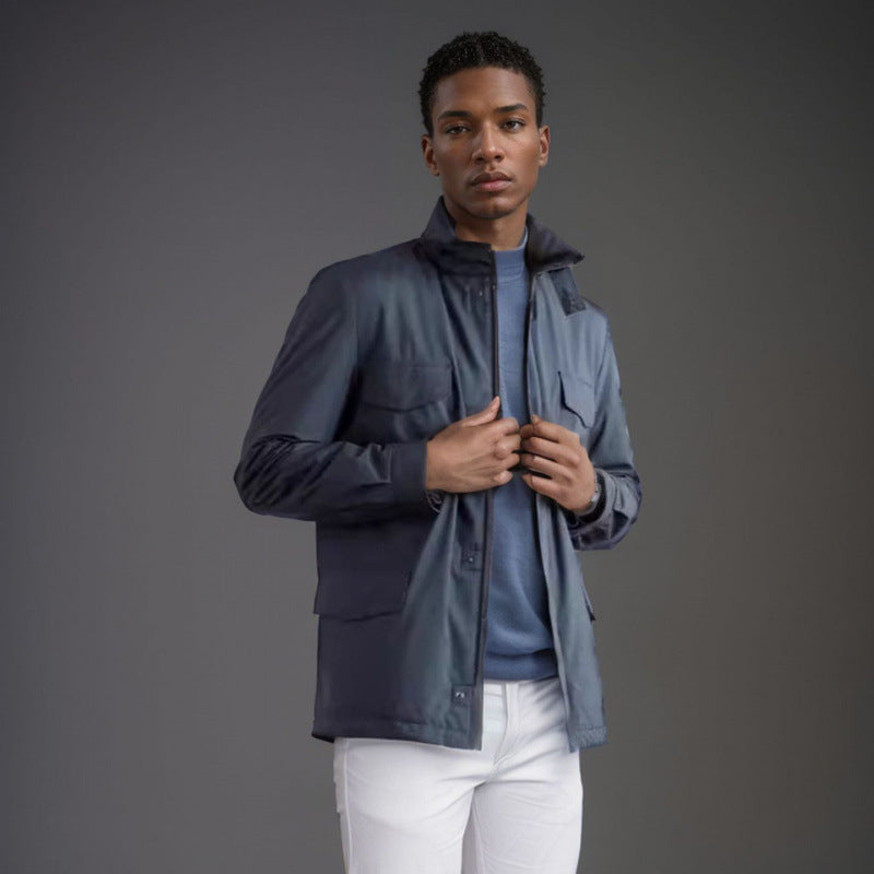 Herren modische Trekkingjacke aus wasserabweisendem Material mit praktischen Taschen Echoarchiv
