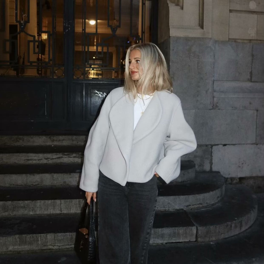 Damen kurzer Wasserfall-Blazer mit übergroßem Schalkragen und schmeichelnder Cropped-Silhouette – Célinea