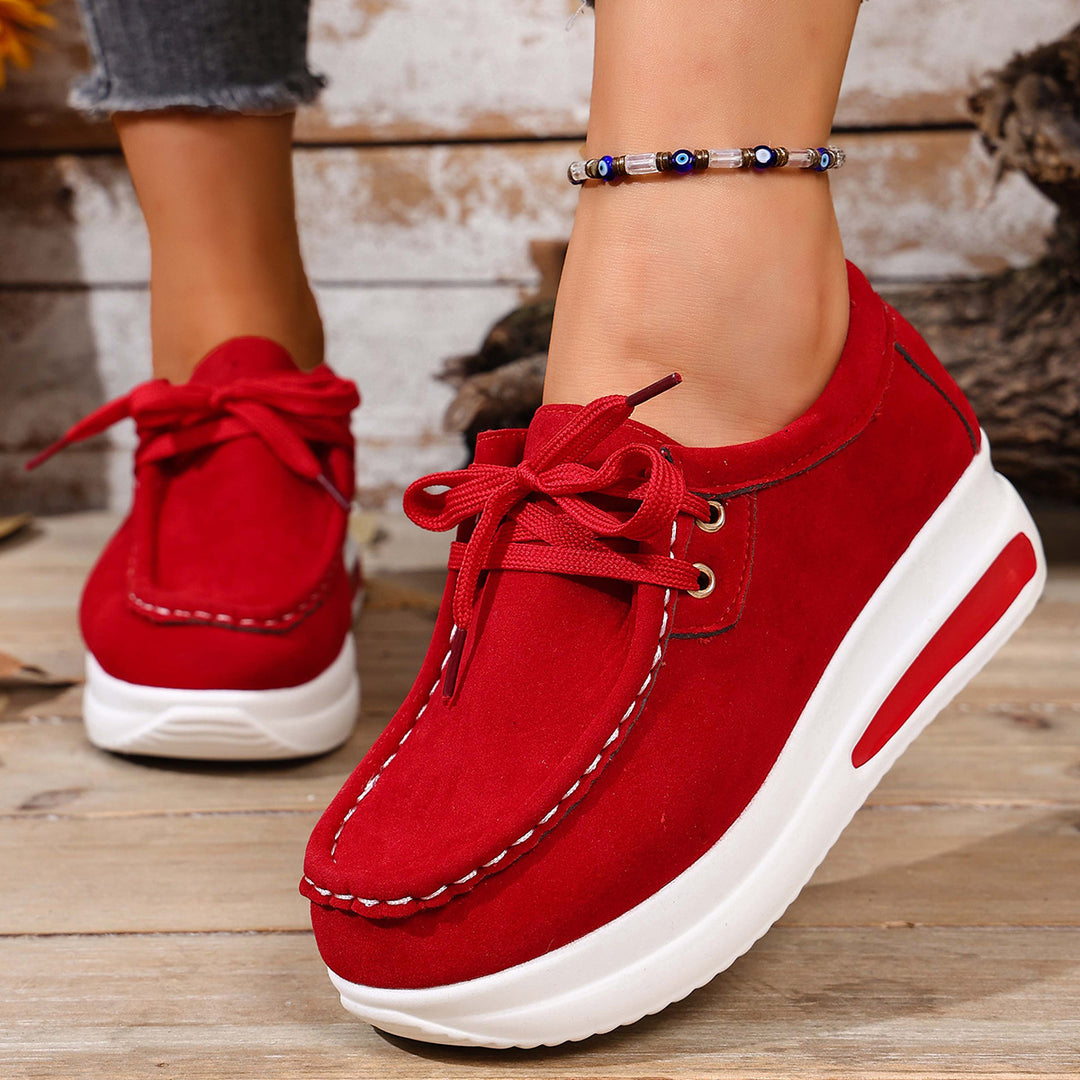 Damen Bequeme Keil‑Plateau‑Sneaker mit Wildlederoptik und gepolstertem Komfortfußbett – Névara