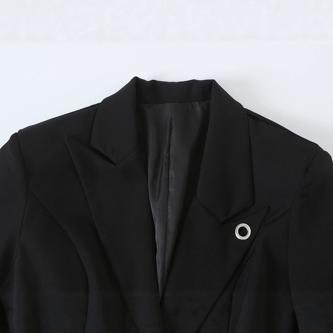 Damen Taillierter Kurzblazer mit dekorativem Metallknopf und Pattentaschen Echo Archiv