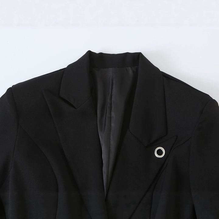 Damen Taillierter Kurzblazer mit dekorativem Metallknopf und Pattentaschen Echo Archiv