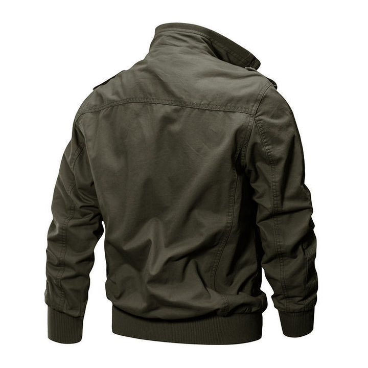 Herren nan Canvas-Fliegerjacke im Fieldstil mit hochschließendem Stehkragen, verdeckter Druckknopfblende und taktischen Reißverschlusstaschen Echo Archiv