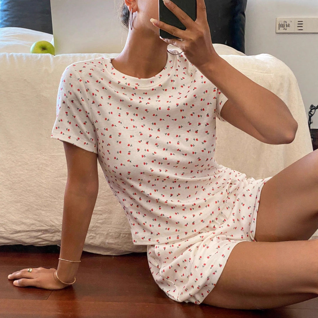 Damen lässiges Schlafanzugset aus atmungsaktivem Baumwollstoff mit zartem Blumendruck Echo Archiv
