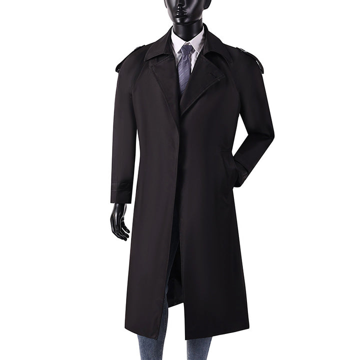 Herren eleganter knie- bis wadenlanger Trenchcoat mit verdeckter Knopfleiste und Schulterklappen Echoarchiv
