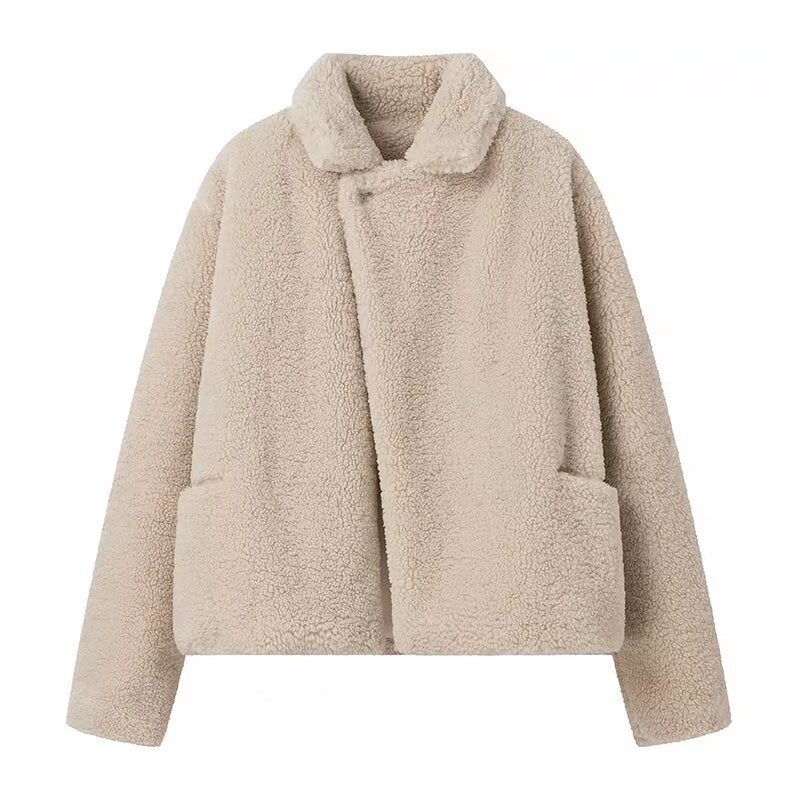 Damen Kurz geschnittene Teddy‑Boxyjacke mit Schalkragen und praktischen Eingrifftaschen Echo Archiv
