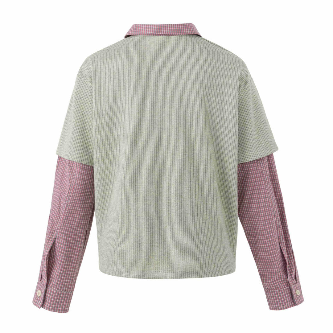 Unisex Lagenlook Strick-Poloshirt mit karierter Einsatzärmeln und Statement-Print Echoarchiv