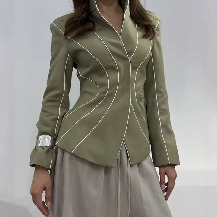 Damen Skulpturale Taillierte Blazerjacke mit Stehkragen und Zierpaspeln Echo Archiv