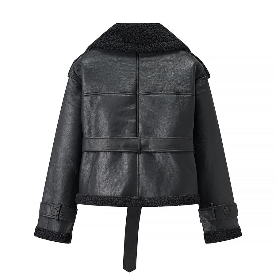 Damen Kurze Fliegerjacke aus Kunstleder mit Teddyfell-Kragen und Taillengürtel Echo Archiv
