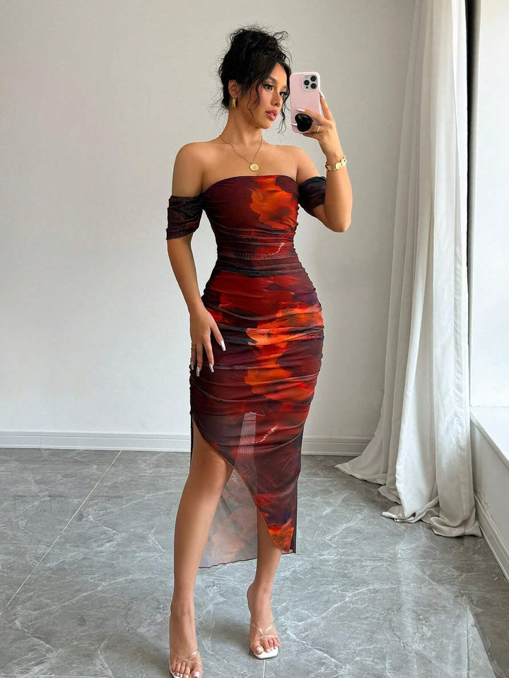 Damen Figurbetontes schulterfreies Maxikleid mit Raffung, Beinschlitz und Aquarell-Print Echo Archiv
